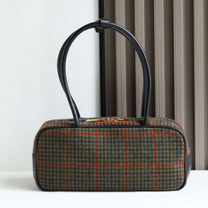 MIUMIU ショルダーバッグ キャンバス ボーリングバッグ 28×12×9cm