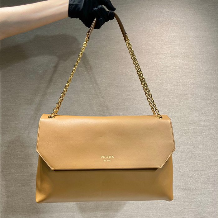 プラダ ショルダーバッグ 38×23×12cm プラダ ショルダーバッグ 38×23×12cm