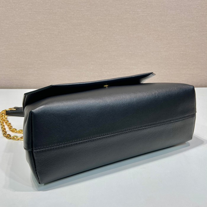 プラダ ショルダーバッグ 29×16×9.5cm