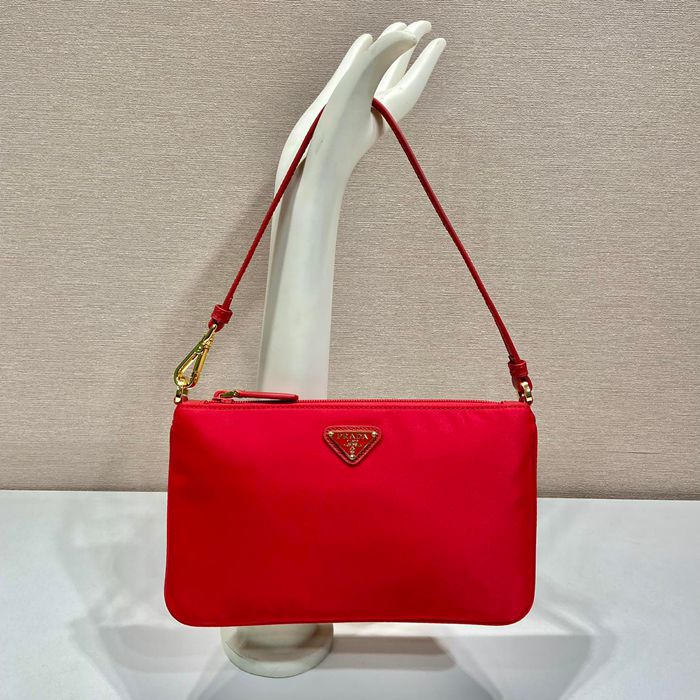 プラダ ショルダーバッグ 24×14×cm プラダ ショルダーバッグ 24×14×cm