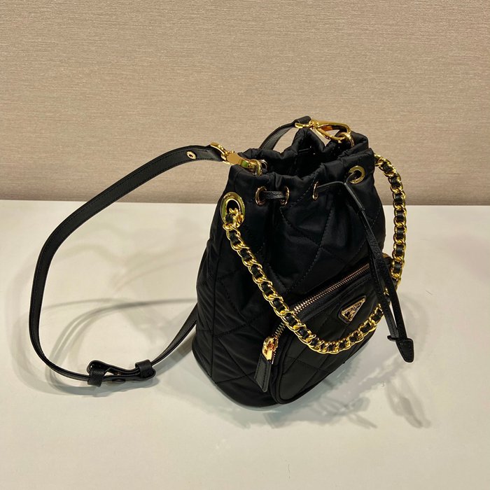 プラダ ショルダーバッグ 22.5×17.5×12cm