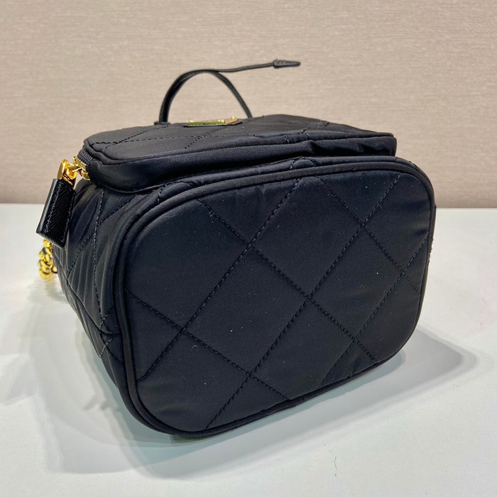 プラダ ショルダーバッグ 22.5×17.5×12cm