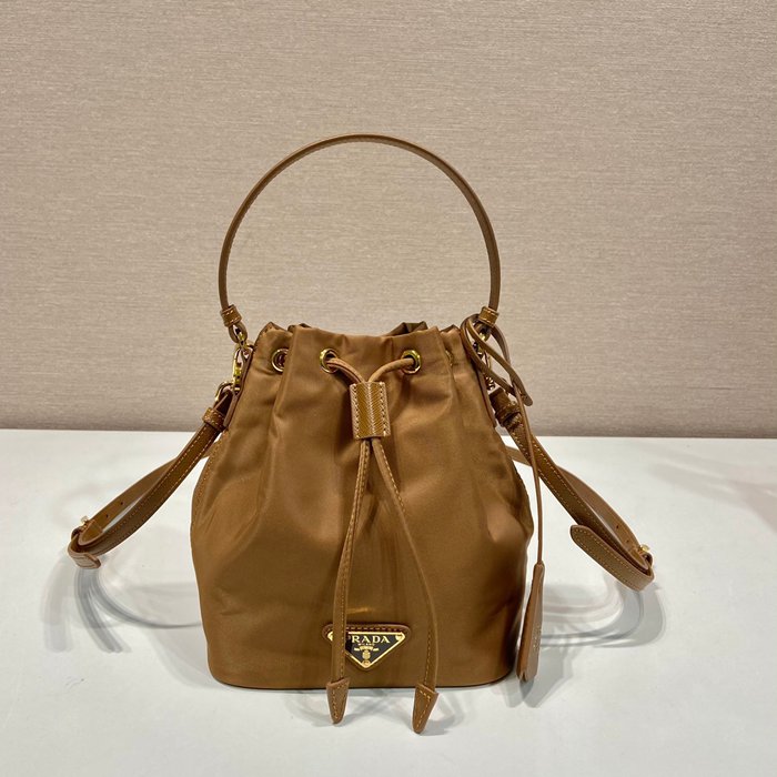 プラダ バケツバッグ 15.5×19.5×10cm プラダ バケツバッグ 15.5×19.5×10cm