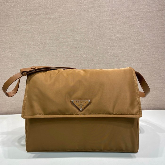 プラダ ショルダーバッグ 36×28×cm プラダ ショルダーバッグ 36×28×cm