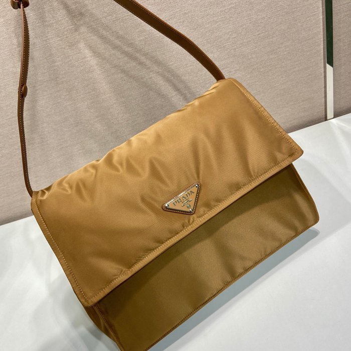 プラダ ショルダーバッグ 36×28×cm