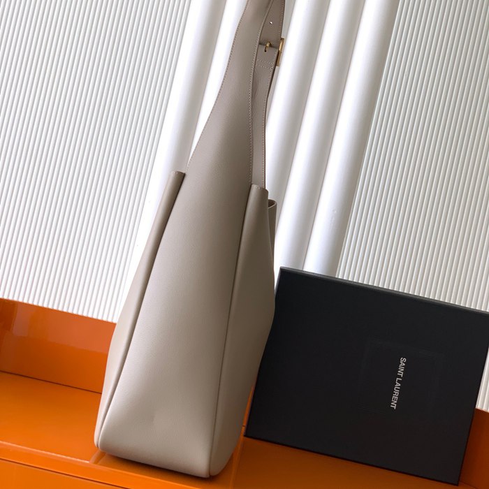 サンローラン ショルダーバッグ LE5A7 30×31×13cm