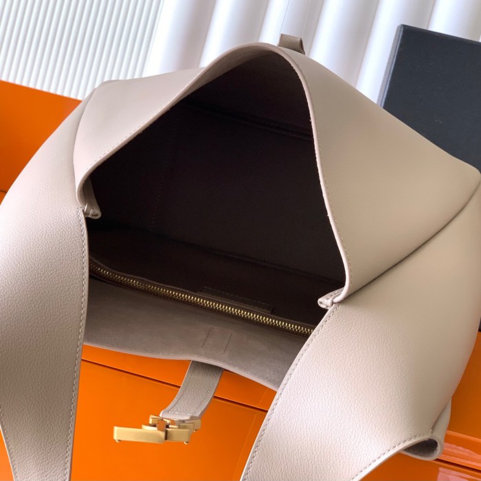 サンローラン ショルダーバッグ LE5A7 30×31×13cm