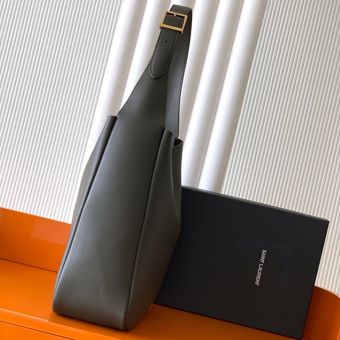 サンローラン ショルダーバッグ LE5A7 30×31×13cm