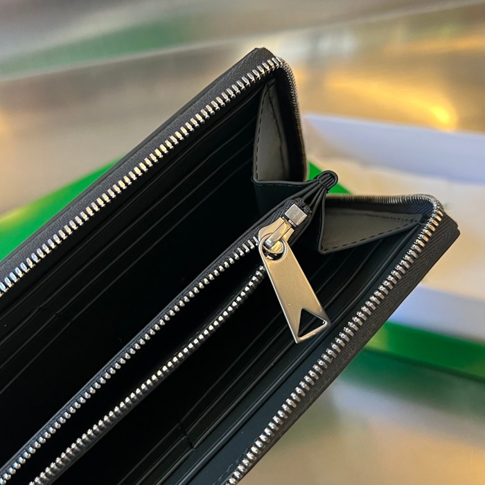 BOTTEGA VENETA イントレチャート ロングウォレット メンズ 19×11.4×2cm