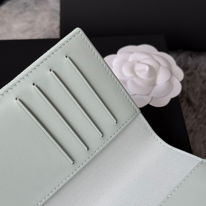 CHANEL パスポートケース カーフレザー ユニセックス 14.5×10.5×2cm