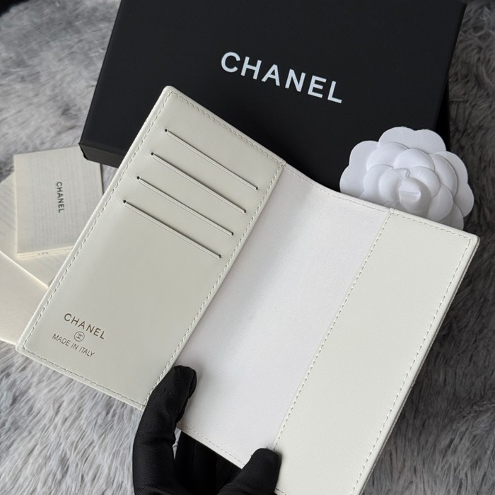 CHANEL パスポートケース カーフレザー ユニセックス 14.5×10.5×2cm