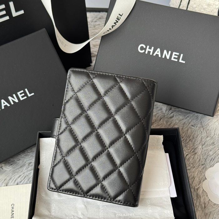 CHANEL パスポートケース カーフレザー ユニセックス 15×10×3cm