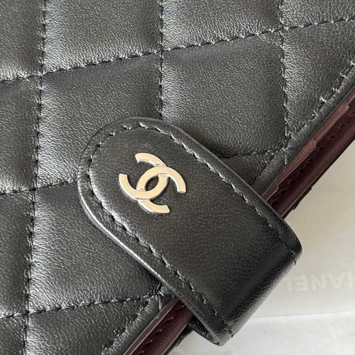 CHANEL パスポートケース カーフレザー ユニセックス 15×10×3cm