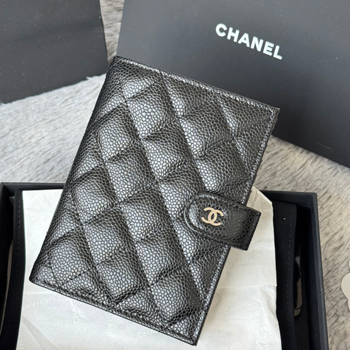 CHANEL パスポートケース カーフレザー ユニセックス 15×10×3cm