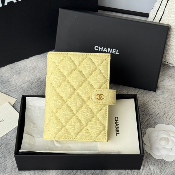 CHANEL パスポートケース カーフレザー ユニセックス 15×10×3cm