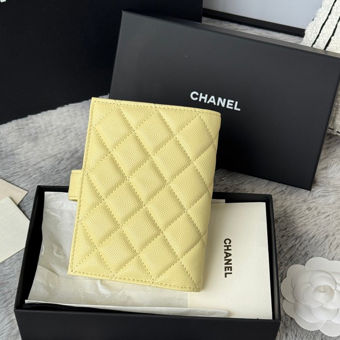 CHANEL パスポートケース カーフレザー ユニセックス 15×10×3cm