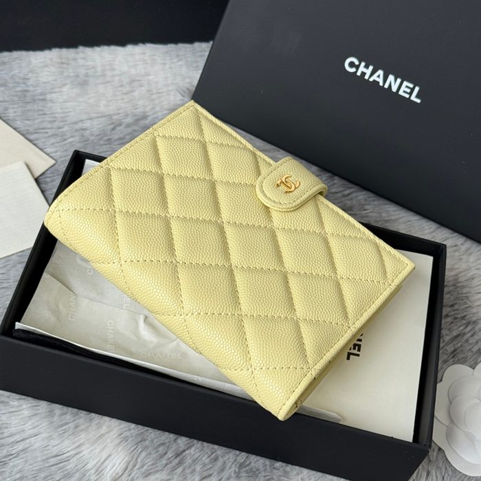CHANEL パスポートケース カーフレザー ユニセックス 15×10×3cm