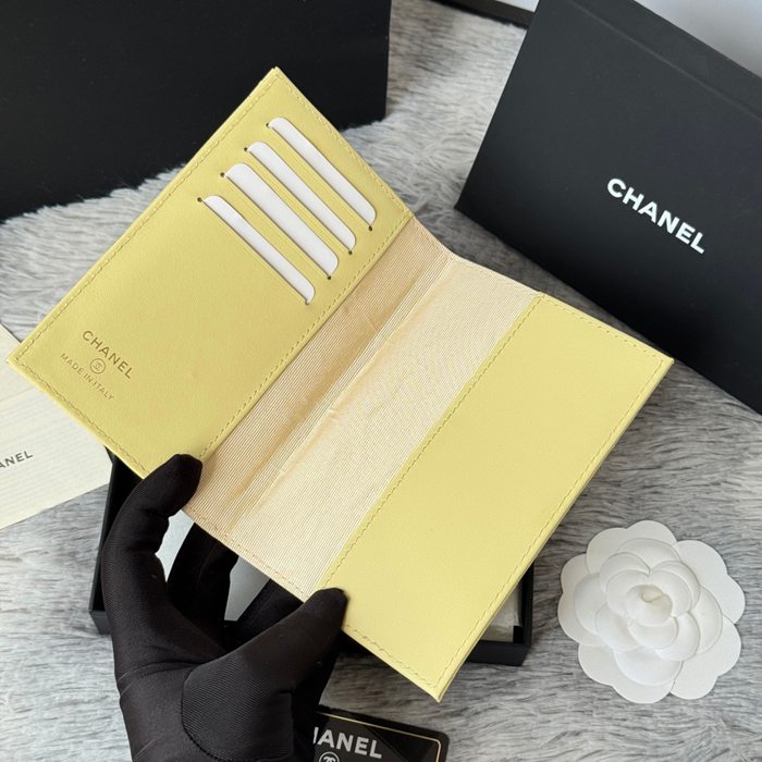 CHANEL パスポートケース カーフレザー ユニセックス 14.5×10.5×2cm