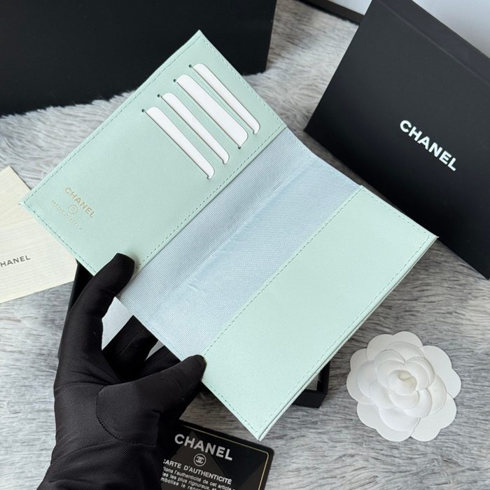 CHANEL パスポートケース カーフレザー ユニセックス 14.5×10.5×2cm