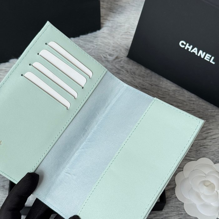 CHANEL パスポートケース カーフレザー ユニセックス 14.5×10.5×2cm