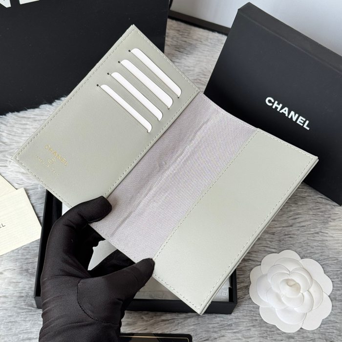 CHANEL パスポートケース カーフレザー ユニセックス 14.5×10.5×2cm