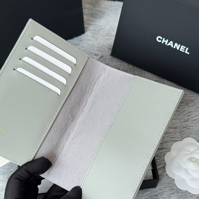 CHANEL パスポートケース カーフレザー ユニセックス 14.5×10.5×2cm