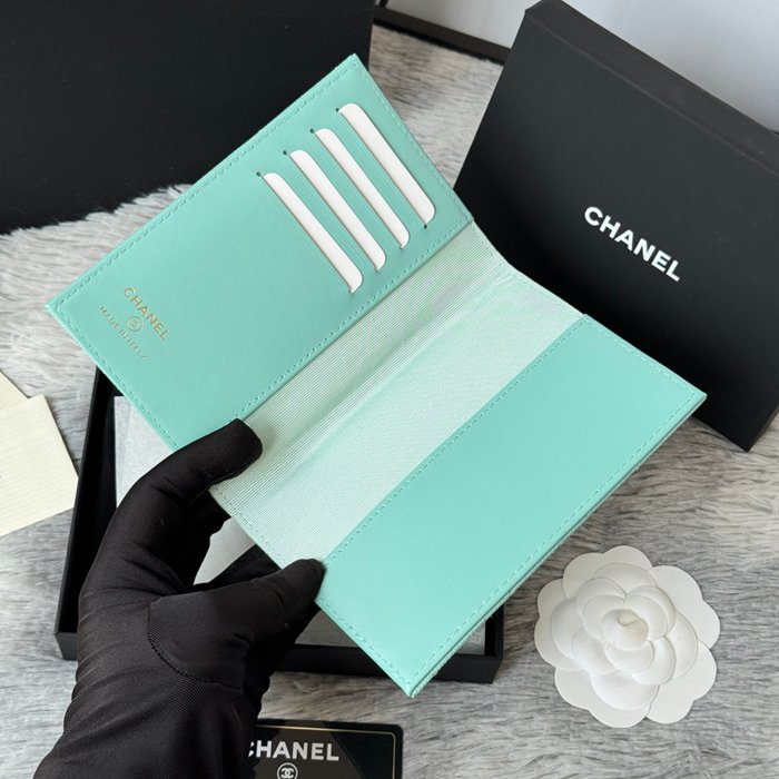 CHANEL パスポートケース カーフレザー ユニセックス 14.5×10.5×2cm
