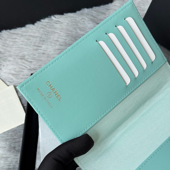 CHANEL パスポートケース カーフレザー ユニセックス 14.5×10.5×2cm