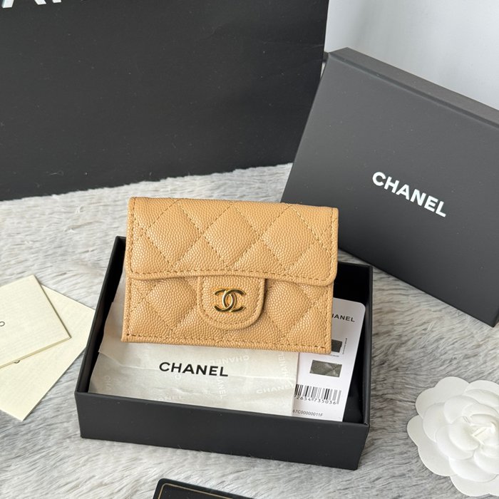CHANEL 三つ折りカードケース カーフレザー レディース 10.5×7.5×3cm