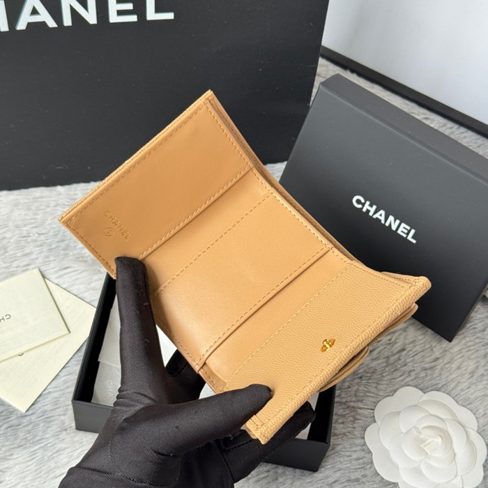 CHANEL 三つ折りカードケース カーフレザー レディース 10.5×7.5×3cm