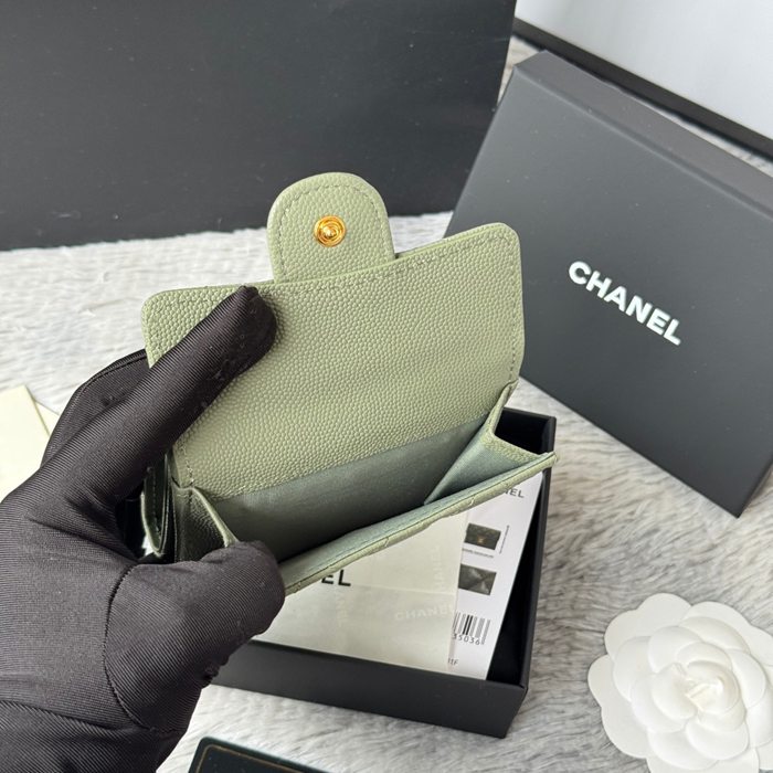 CHANEL 三つ折りカードケース カーフレザー レディース 10.5×7.5×3cm