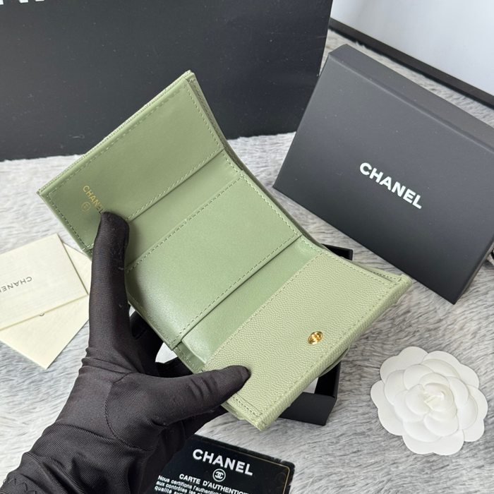 CHANEL 三つ折りカードケース カーフレザー レディース 10.5×7.5×3cm
