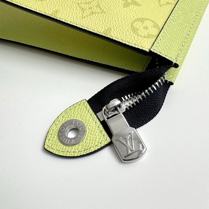 LOUIS VUITTON ポシェット ボヤージュ モノグラム キャンバス メンズ 26×20×5cm