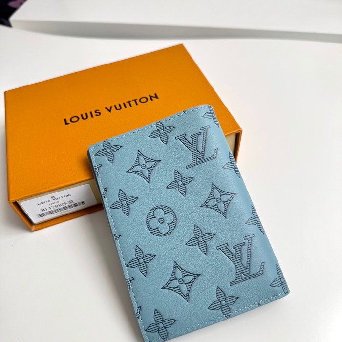 LOUIS VUITTON パスポートケース モノグラム シャドウ レザー メンズ 14×10×2.5cm