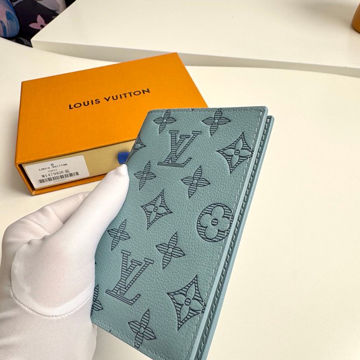 LOUIS VUITTON パスポートケース モノグラム シャドウ レザー メンズ 14×10×2.5cm