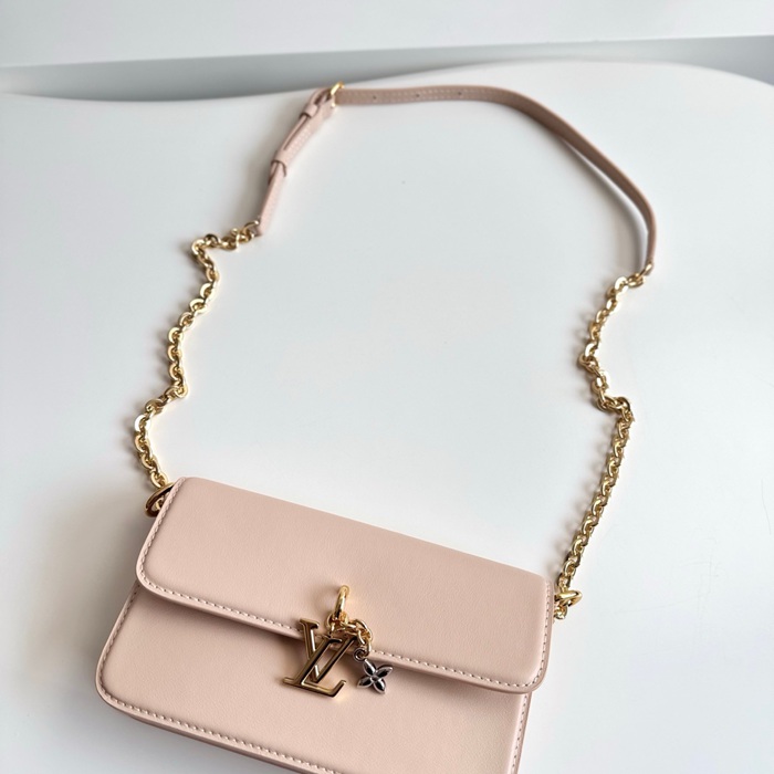 LOUIS VUITTON ウォレット オンチェーン LVブルーム レザー レディース 20×11.5×4cm