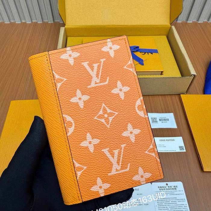 LOUIS VUITTON パスポートケース モノグラム キャンバス メンズ 10×14×2.5cm