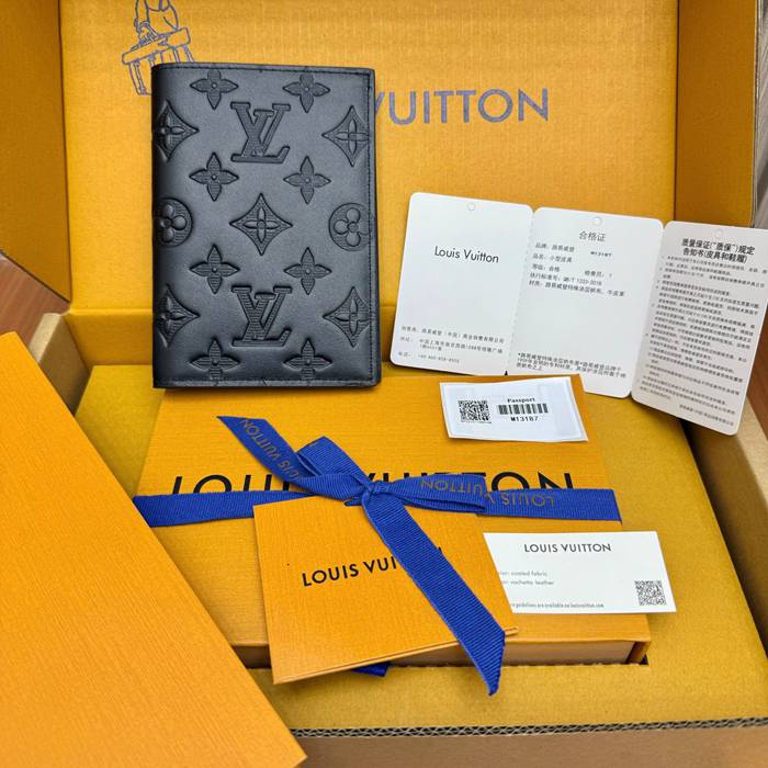 LOUIS VUITTON パスポートケース モノグラム シャドウ レザー メンズ 10×14×2.5cm