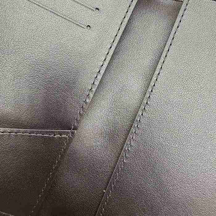 LOUIS VUITTON パスポートケース モノグラム シャドウ レザー メンズ 10×14×2.5cm
