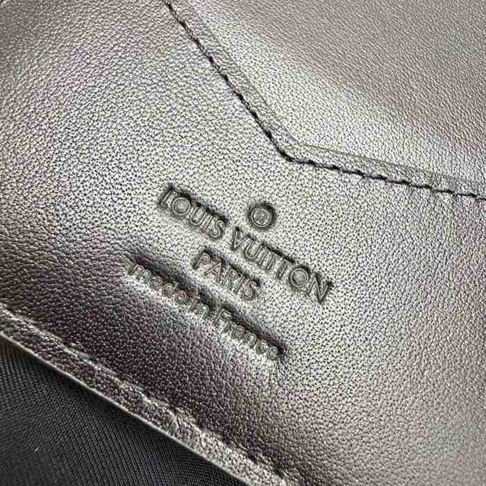 LOUIS VUITTON パスポートケース モノグラム シャドウ レザー メンズ 10×14×2.5cm