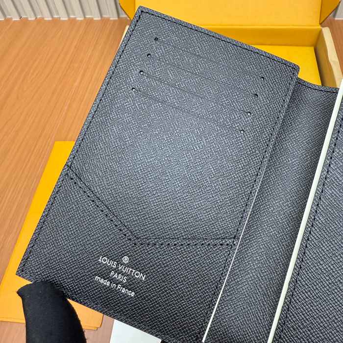LOUIS VUITTON パスポートケース モノグラム キャンバス メンズ 10×14×2.5cm