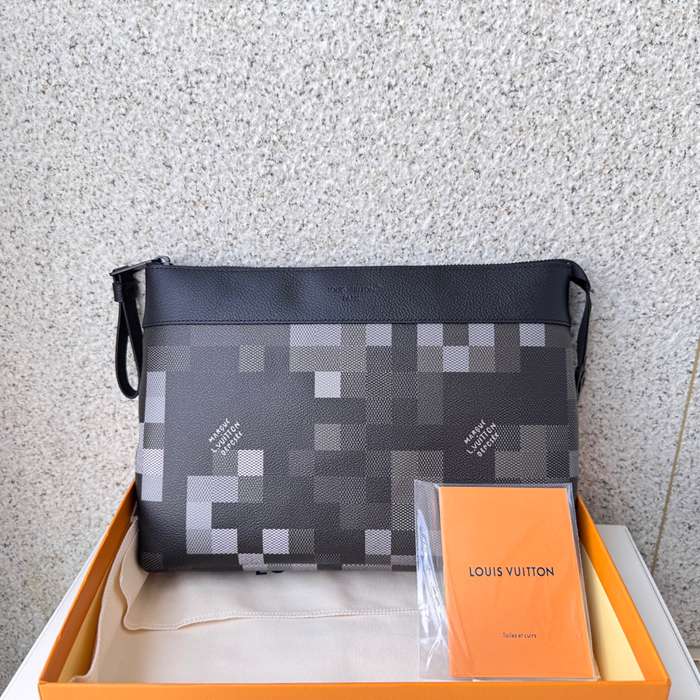 LOUIS VUITTON ポシェット ボヤージュ スープル ダモフラージュ メンズ 30×21×7.5cm