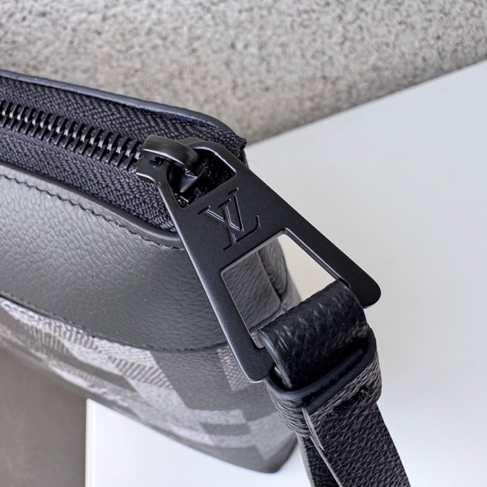LOUIS VUITTON ポシェット ボヤージュ スープル ダモフラージュ メンズ 30×21×7.5cm