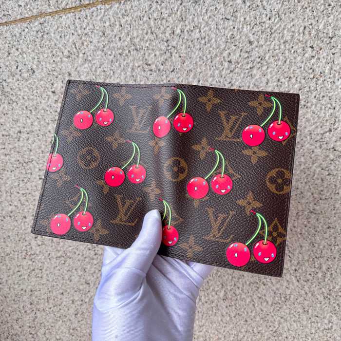 LOUIS VUITTON パスポートケース モノグラム チェリー レディース 10×14×2.5cm