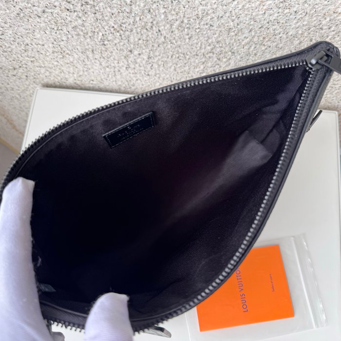 LOUIS VUITTON テイクオフ ポーチ カーフレザー メンズ 30×22×5cm