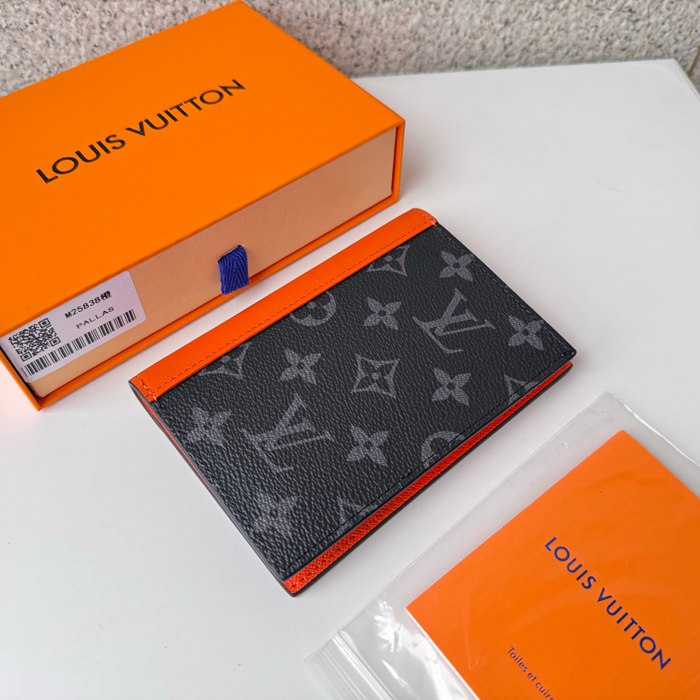 LOUIS VUITTON パスポートケース モノグラム エクリプス メンズ 10×14×2.5cm