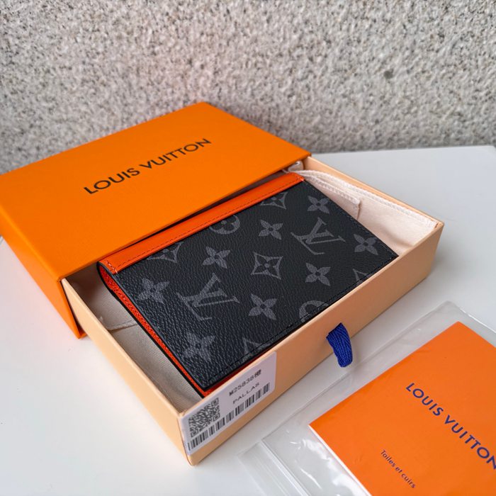 LOUIS VUITTON パスポートケース モノグラム エクリプス メンズ 10×14×2.5cm