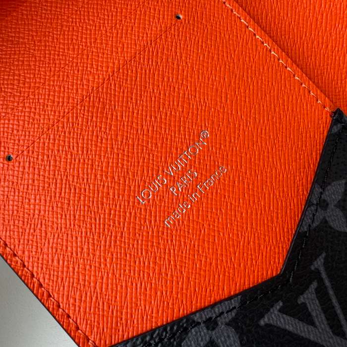 LOUIS VUITTON パスポートケース モノグラム エクリプス メンズ 10×14×2.5cm