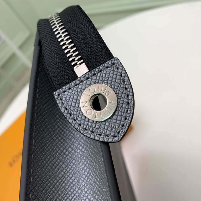 LOUIS VUITTON ポシェット ボヤージュ タイガ×モノグラム メンズ 27×21×6cm