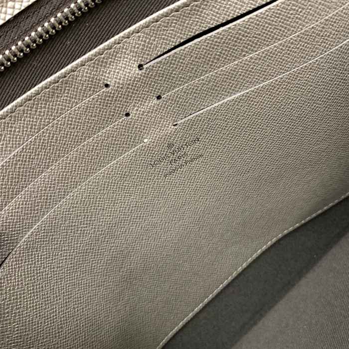 LOUIS VUITTON ポシェット ボヤージュ タイガ×モノグラム メンズ 27×21×6cm
